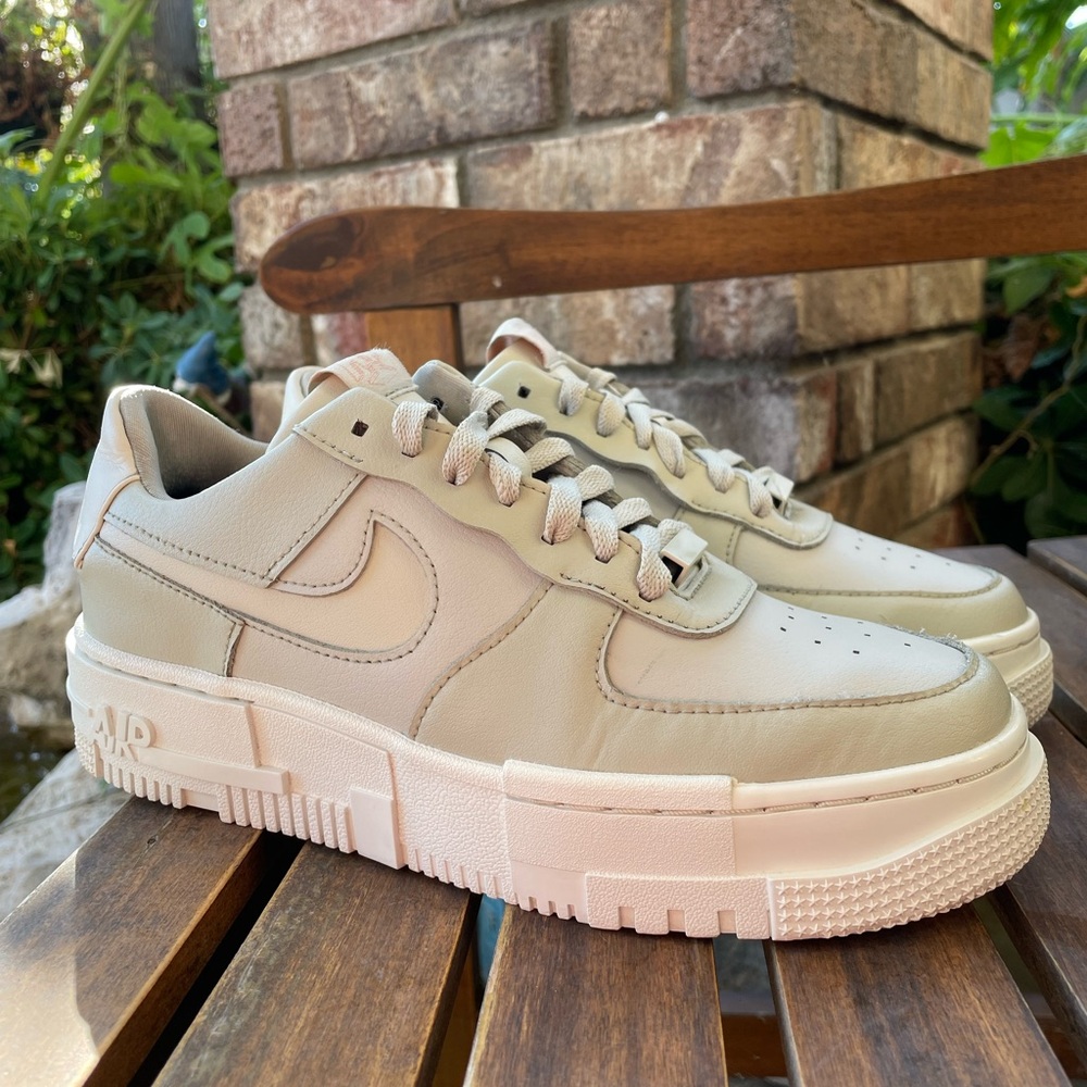 Nike Air Force 1 Pixel